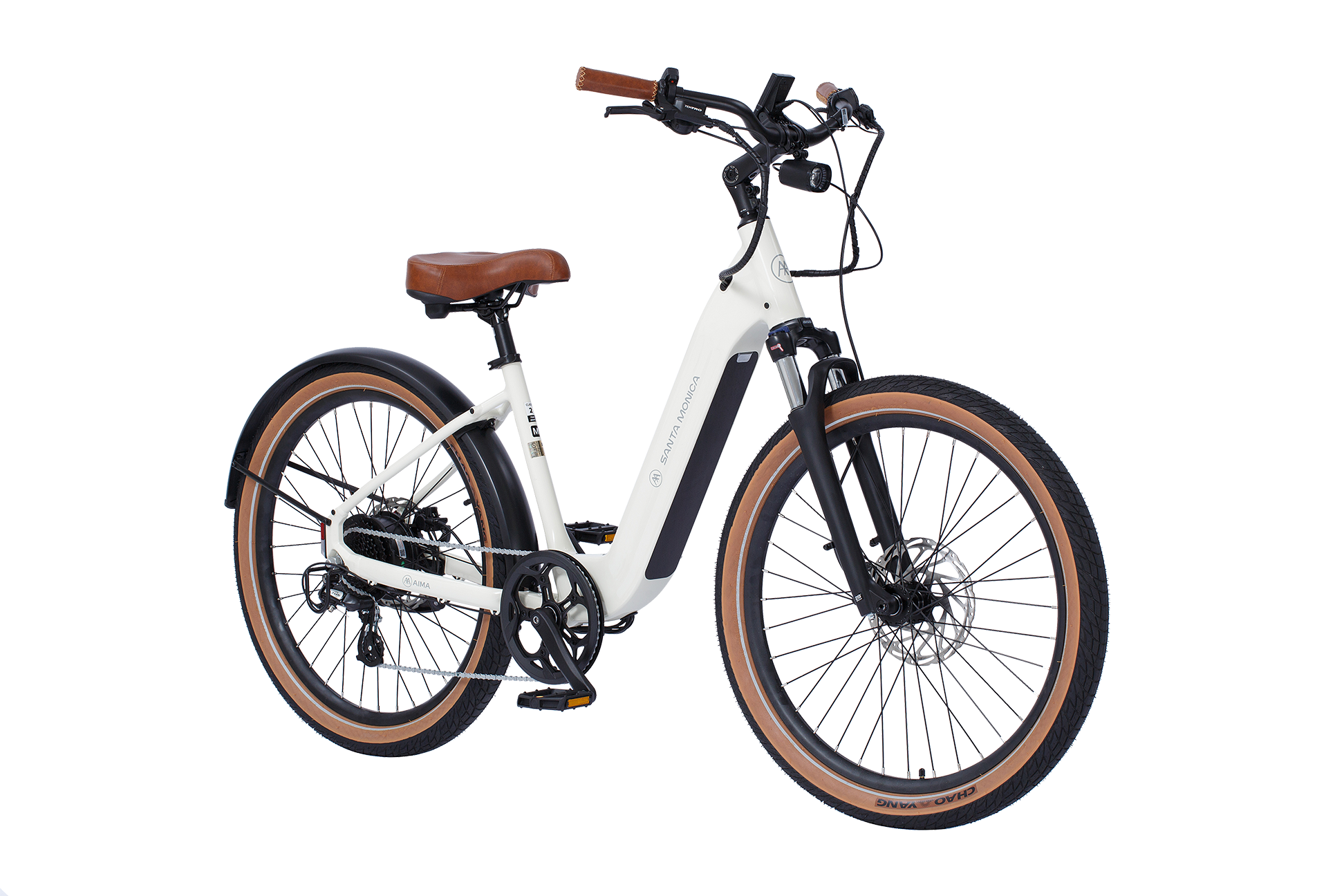 The AIMA - Santa Monica boasts a sleek white frame, brown leather saddle and handle grips. Perfect for urban commuting, it features a front suspension fork, disc brakes, and wide tires for comfortable rides. Powered by a robust 750W Bafang Motor, this bicycle combines style with performance effortlessly.