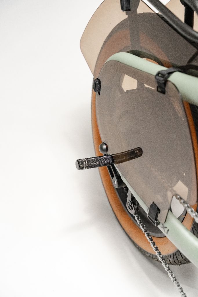 Close-up of a Segway Muxi rear wheel with tan tire, chain, cover, and black peg—showcasing the Segway eBike’s impressive 80-mile range and powerful 750W motor.