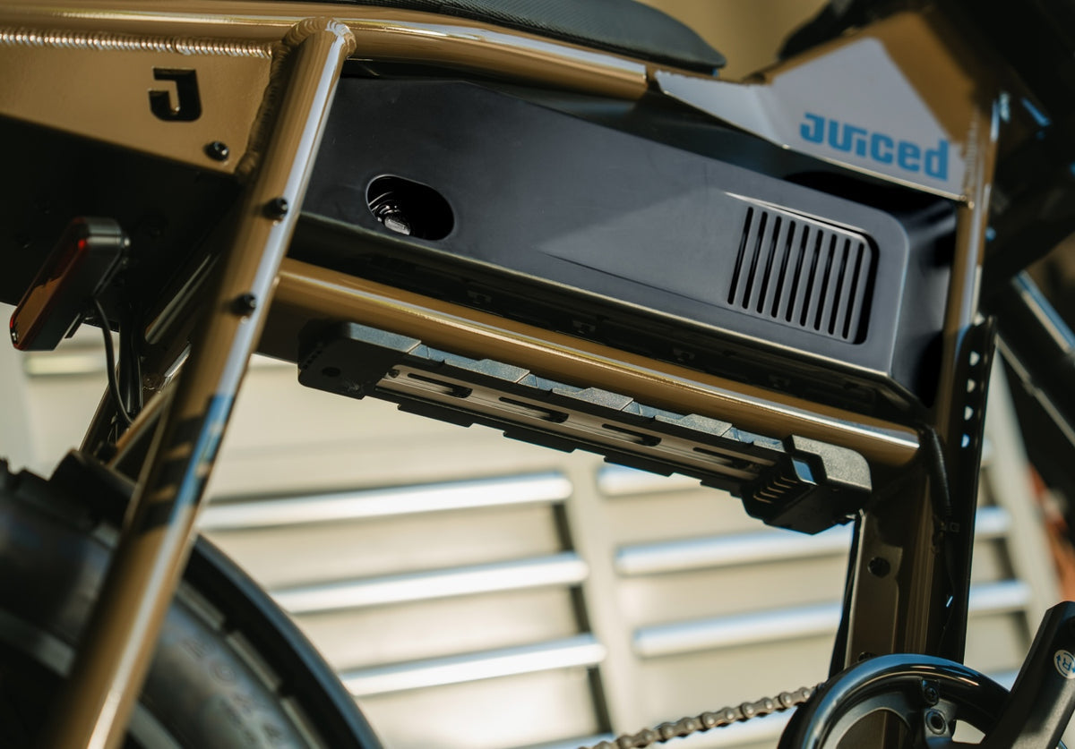 Juiced Scrambler Dual-Battery Hardtail — Center-mounted battery on the Mocha frame