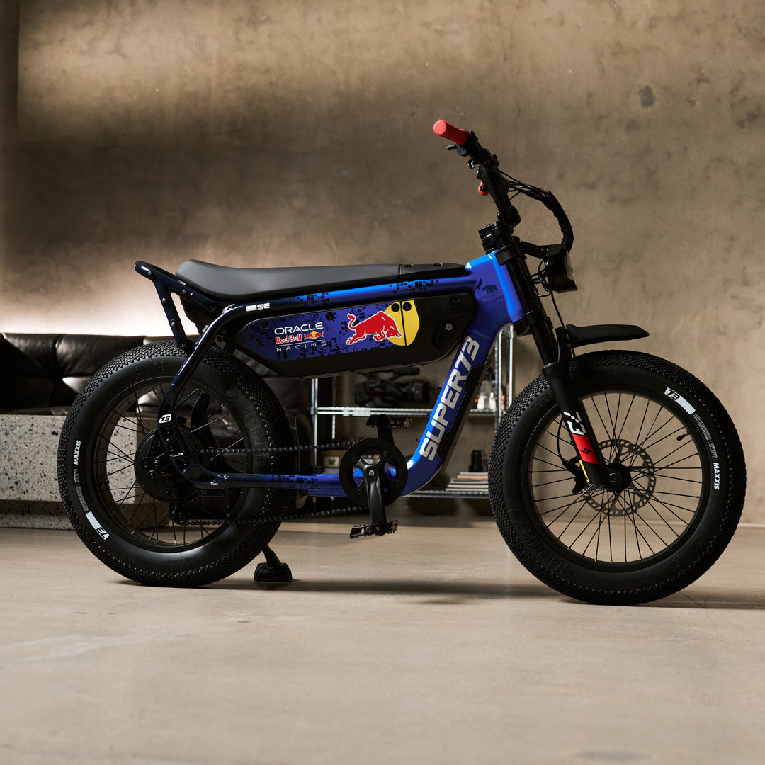 Alternate side view of the Oracle Red Bull Racing M1D SE ebike in Nightfall Blue.
