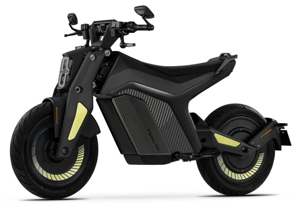 The Naxeon - I AM Electric Motorcycle, from the renowned brand Naxeon, showcases a cutting-edge design with its sleek black frame, large tires, and striking yellow accents. This high-performance urban mobility solution isn’t just stylish—it’s also an eco-friendly e-motorcycle ideal for contemporary city commuting.